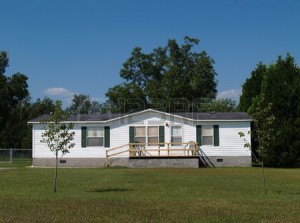 5520031-white-single-wide-mobile-residential-low-income-home-with-vinyl-siding-on-the-facade
